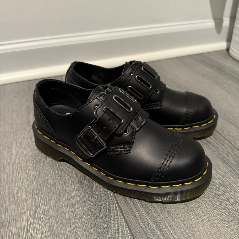 1461 Quynn Smooth Leather Buckle Shoes size 6 women’s. VHTF!! SOLD OUT!!